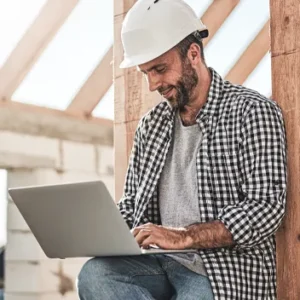 contractor-submitting-a-maine-certified-payroll-report